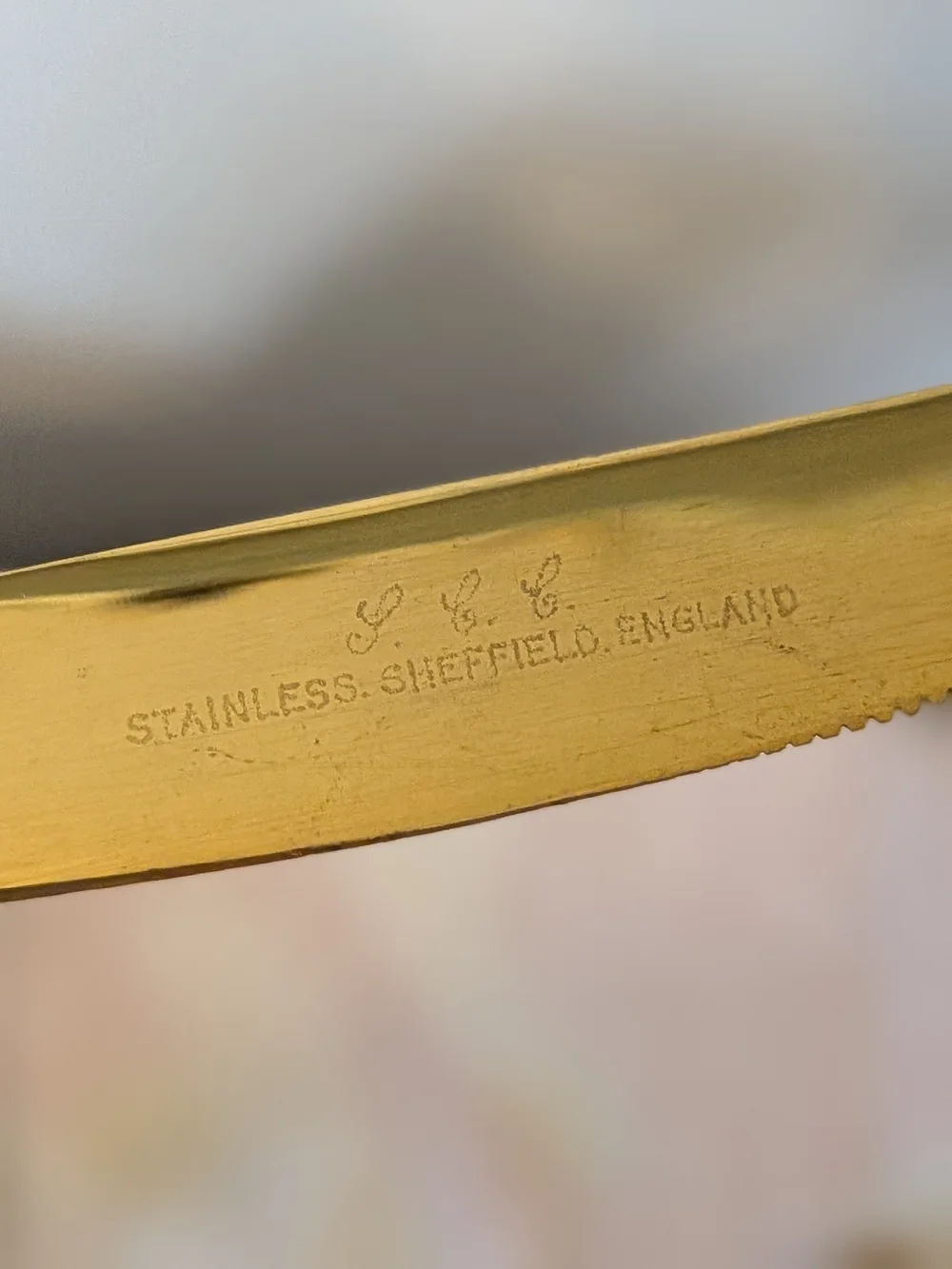 Faux Pearl Handle Butter Knife Set -  (S.C.C.) Gold Tone Serrated Blades In Box
